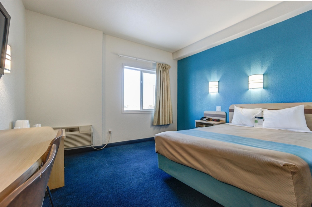 Motel6 Grande Prairie, AB 20/65