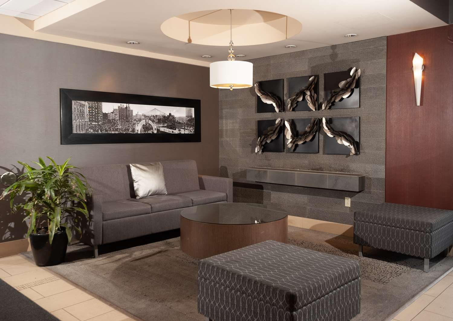 DoubleTree by Hilton Cleveland Downtown Lakeside 37/67