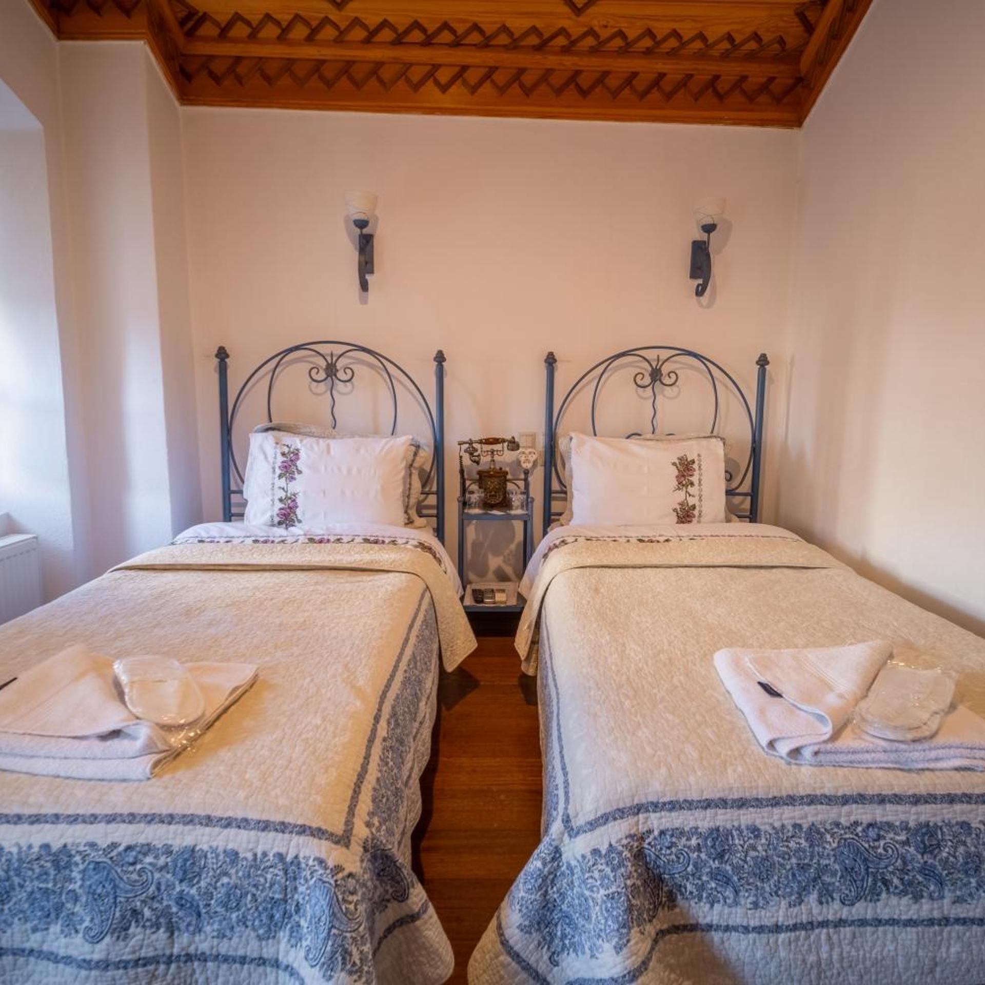 Deluxe, Twin Beds