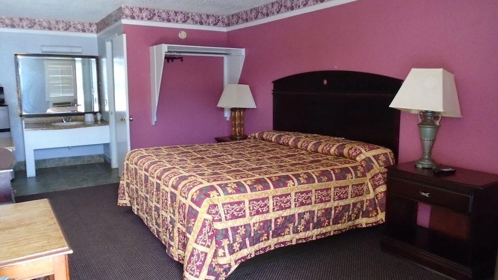 TOWN HOUSE MOTEL 24/61