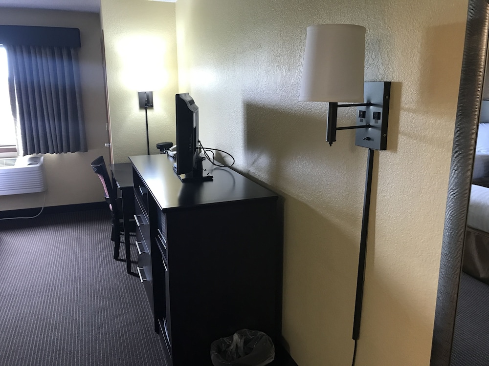 Americinn By Wyndham West Bend 29/40