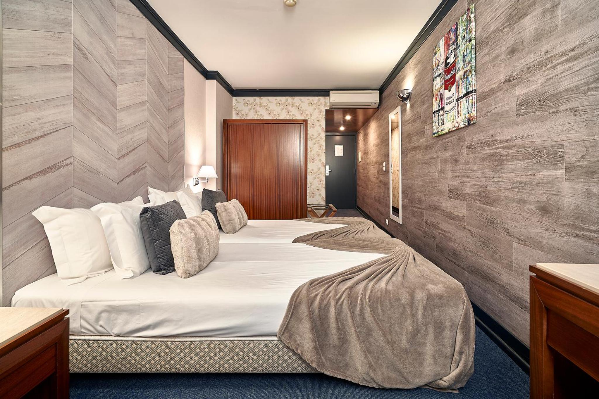 Jose Estevao Hotel 24/55