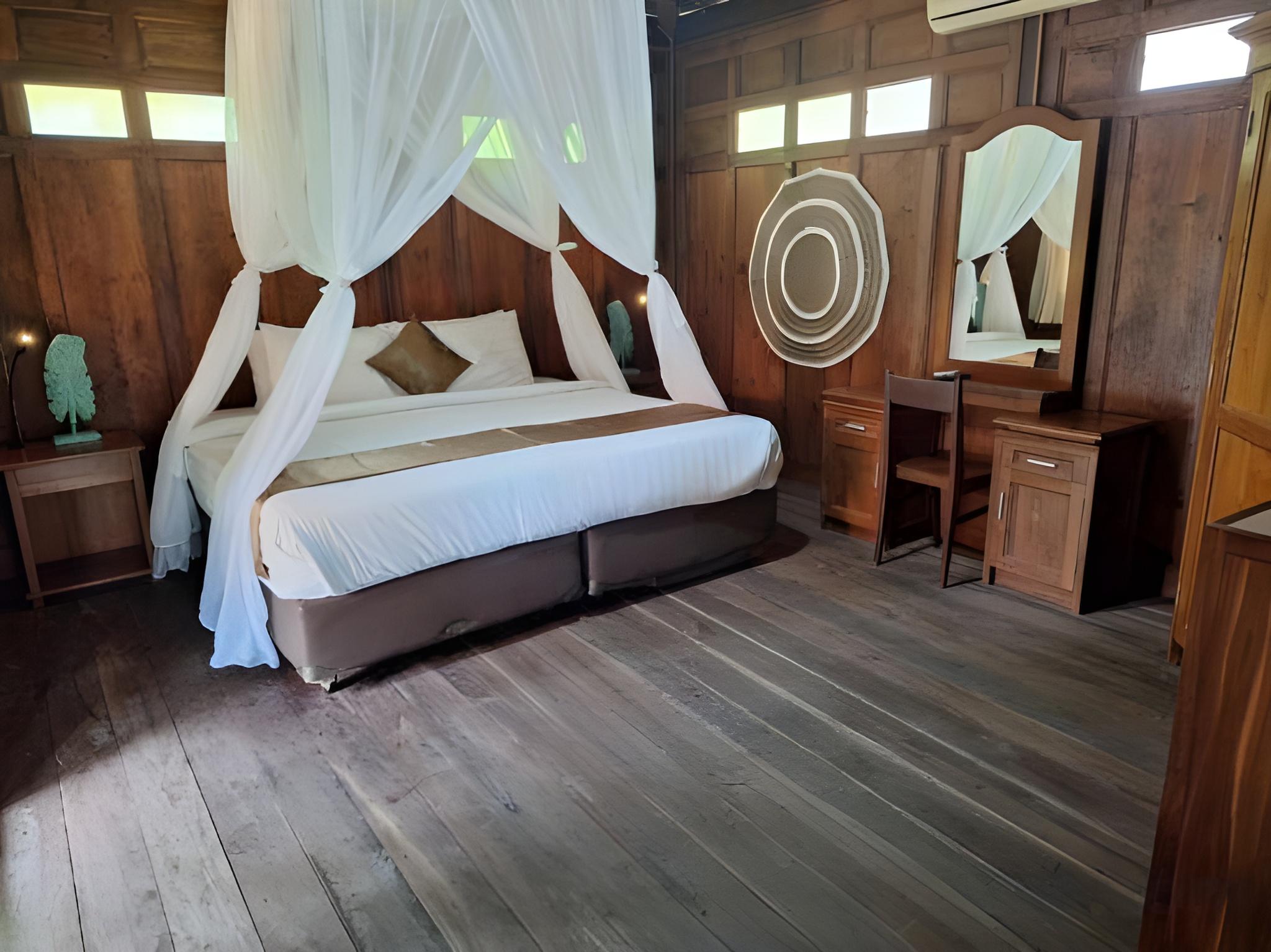 Bungalow, Double and Twin Beds