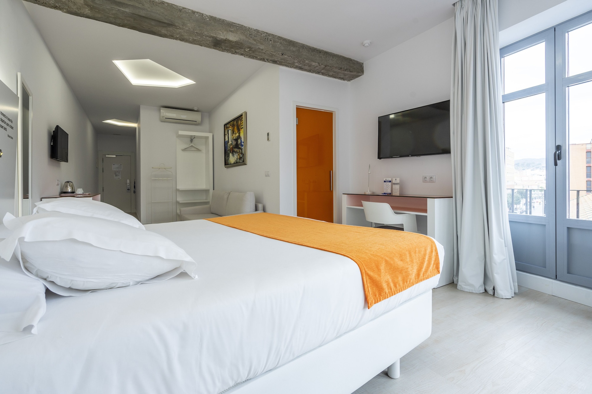 SUITE, CITY VIEW