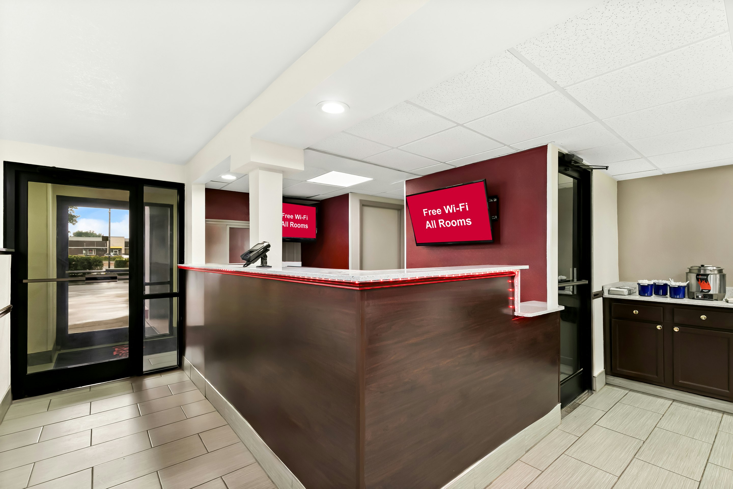Lobby at Red Roof Inn and Suites Duncan, DUNCAN - SC