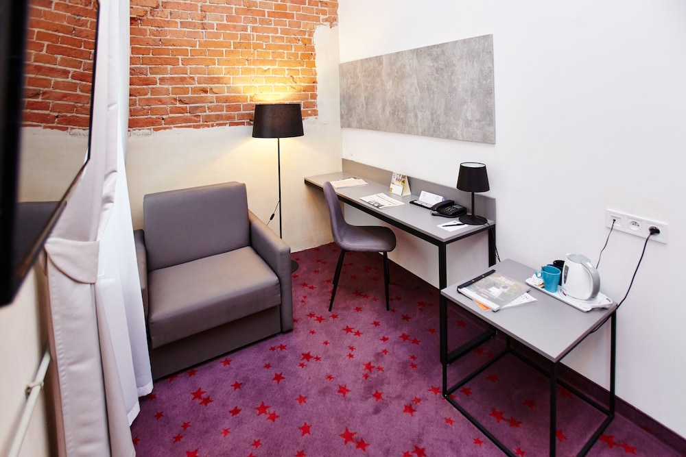 Koszary Arche Hotel 36/50