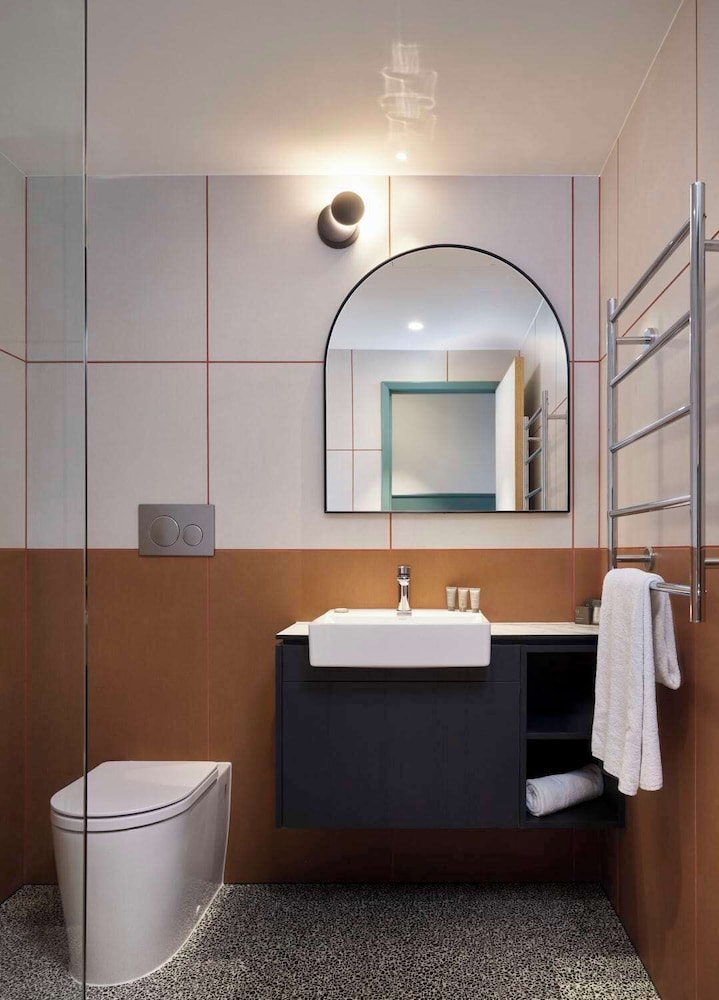 Brook Hotel 49/50