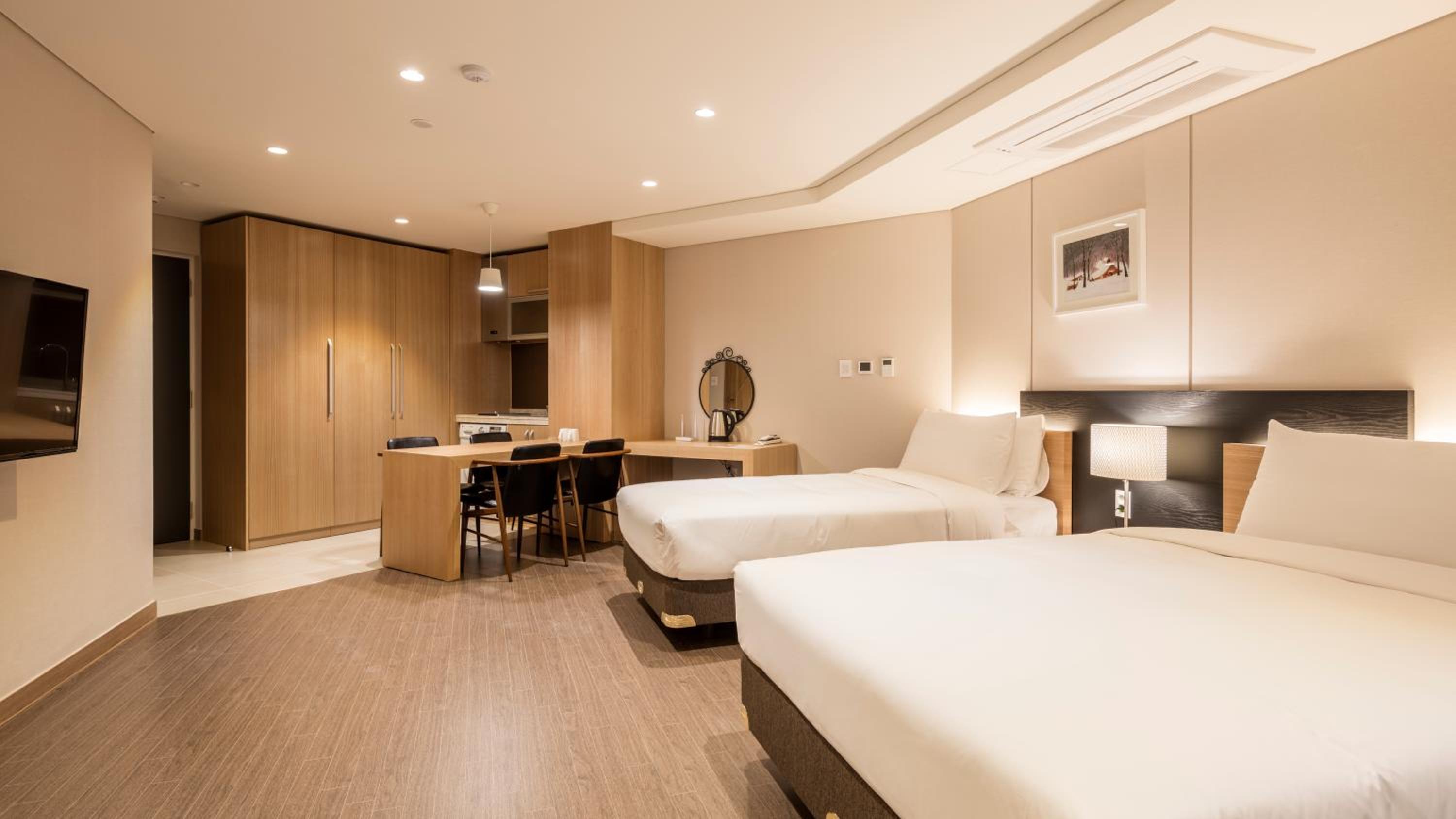 Suite, Corner