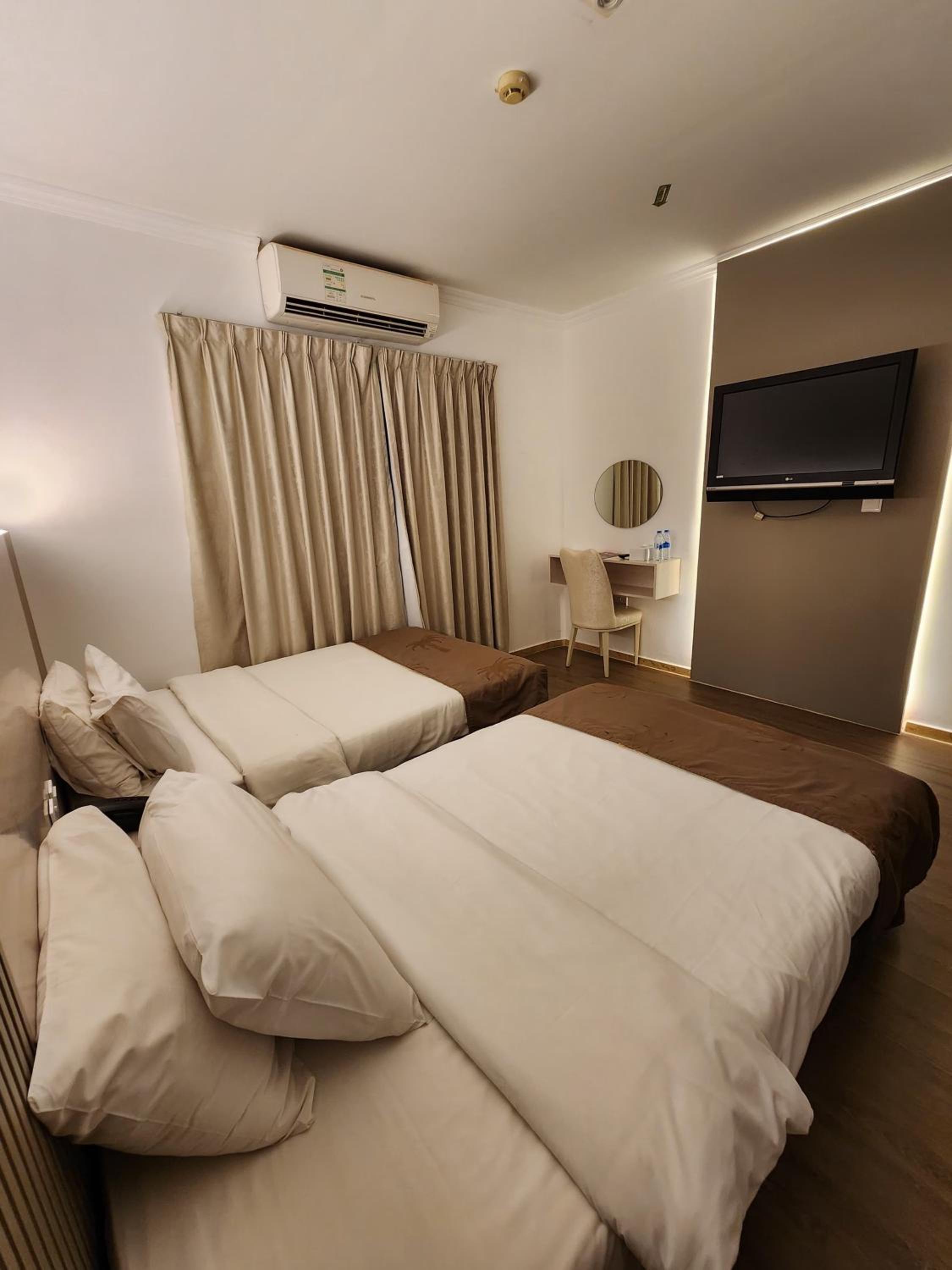 STANDARD DOUBLE & TWIN ROOM