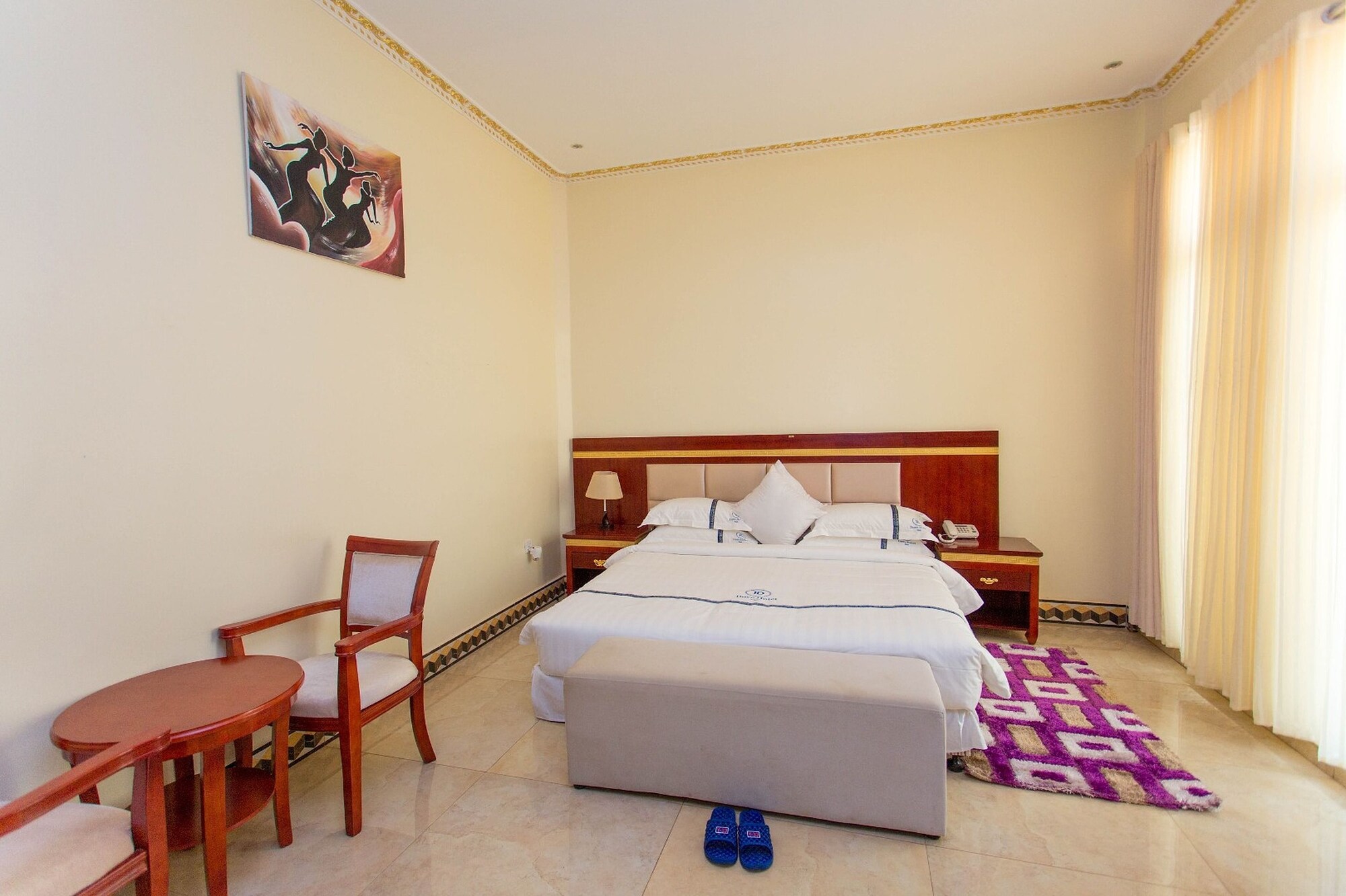 STANDARD, QUEEN BED