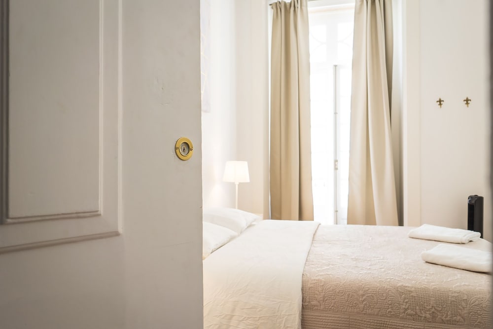 PRIME, DOUBLE BED, SHARED BATHROOM