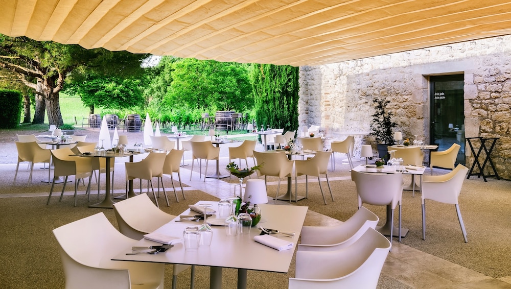 HOTEL DU CHATEAU DE SALETTES 32/45