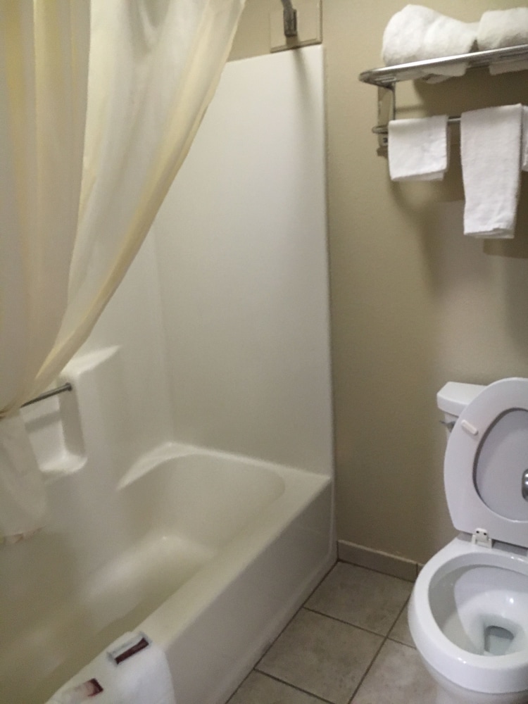 Regency Inn And Suites 25/27