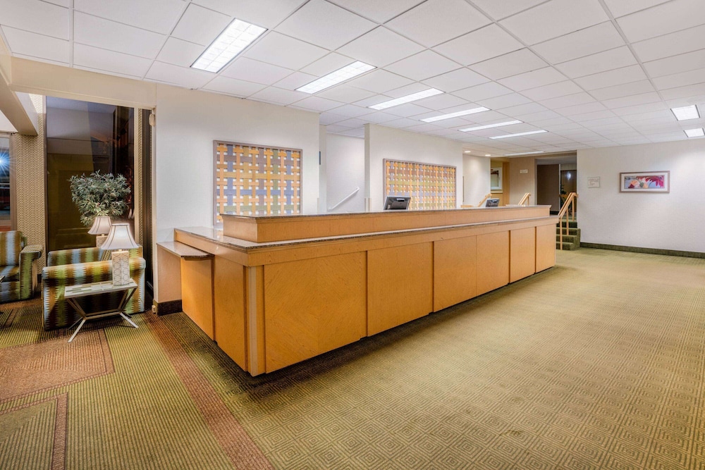 Lobby at La Quinta Inn & Suites by Wyndham Seattle Sea-Tac Airport, SEATAC - WA