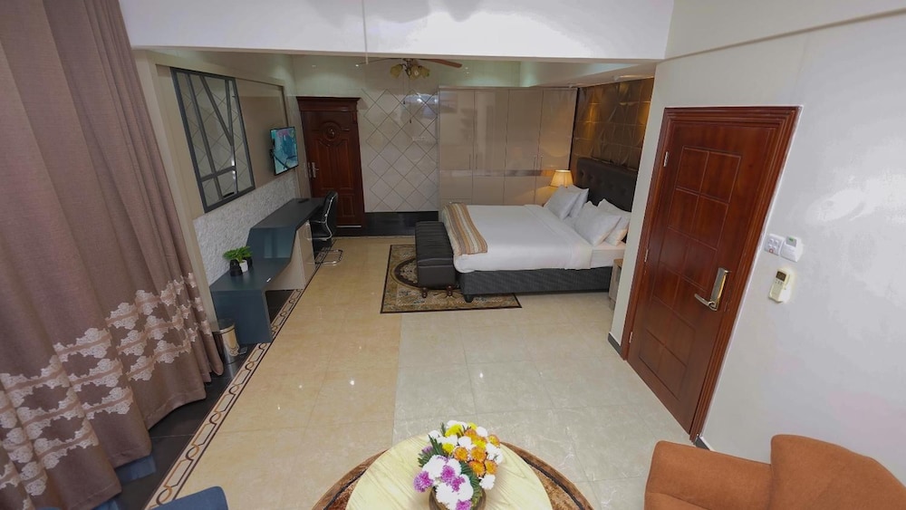 Lantana Hotel 26/46