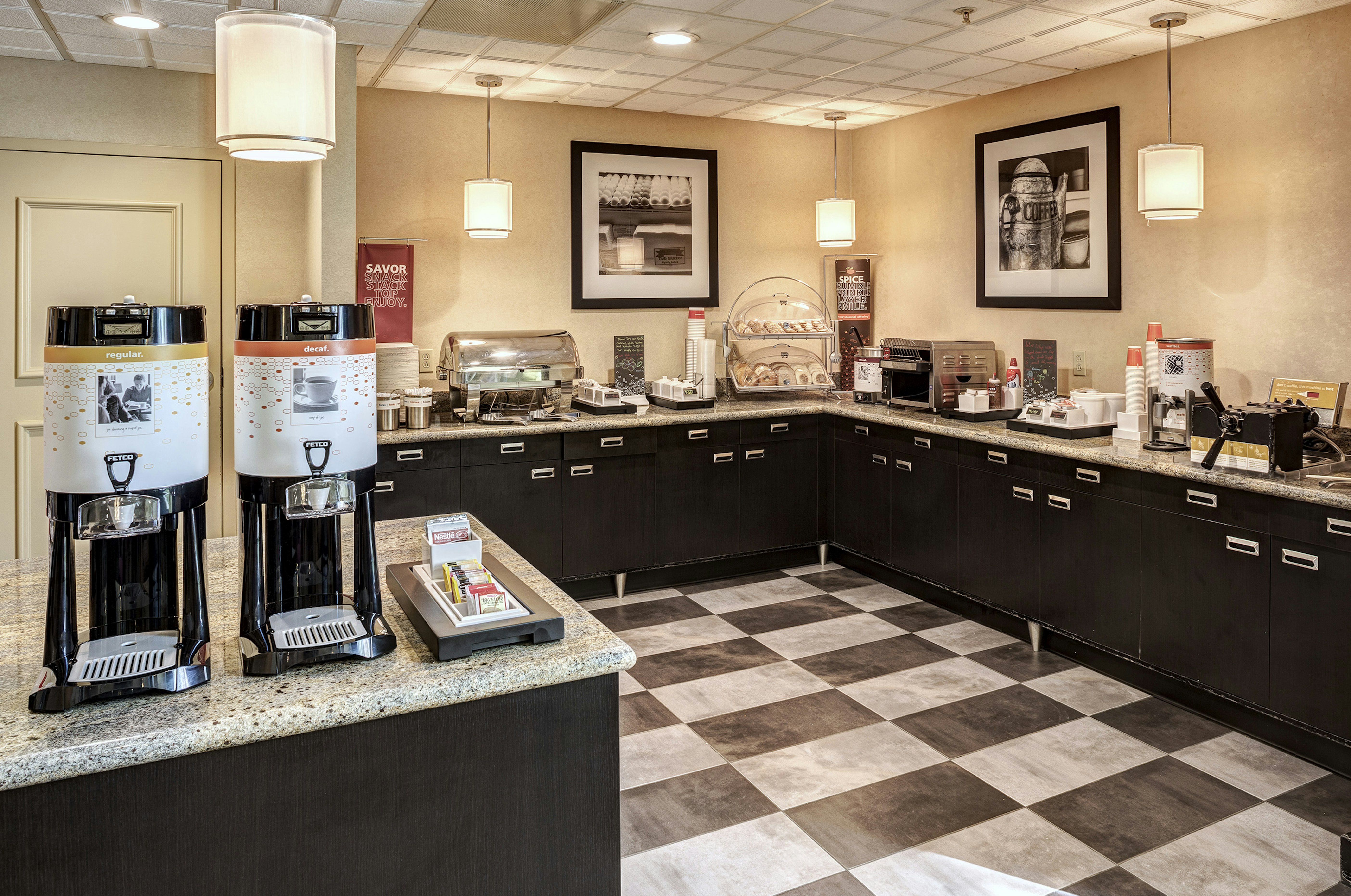 Hampton Inn & Suites Palm Desert 9/64