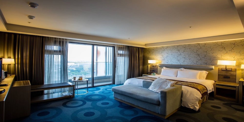 SUPERIOR, HARBOUR VIEW