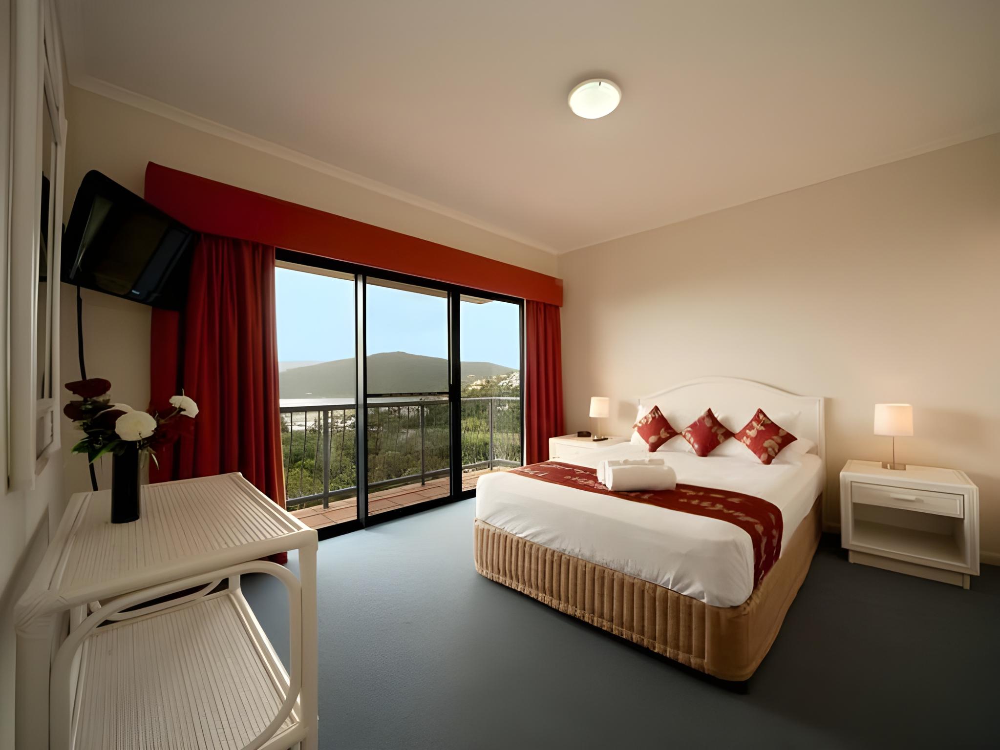 3 Bedrooms, Apartment
