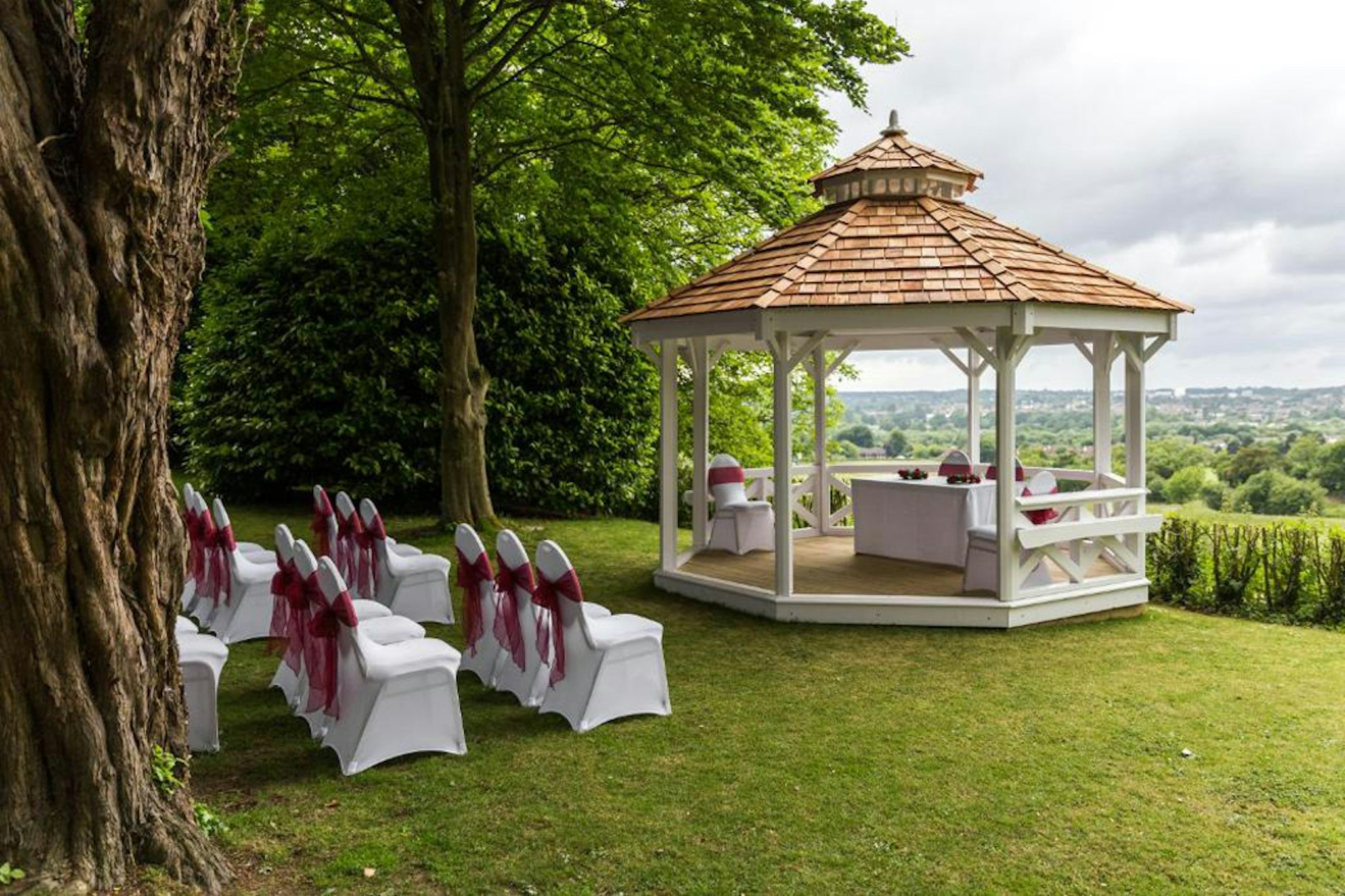 Hogs Back Hotel And Spa 24/26