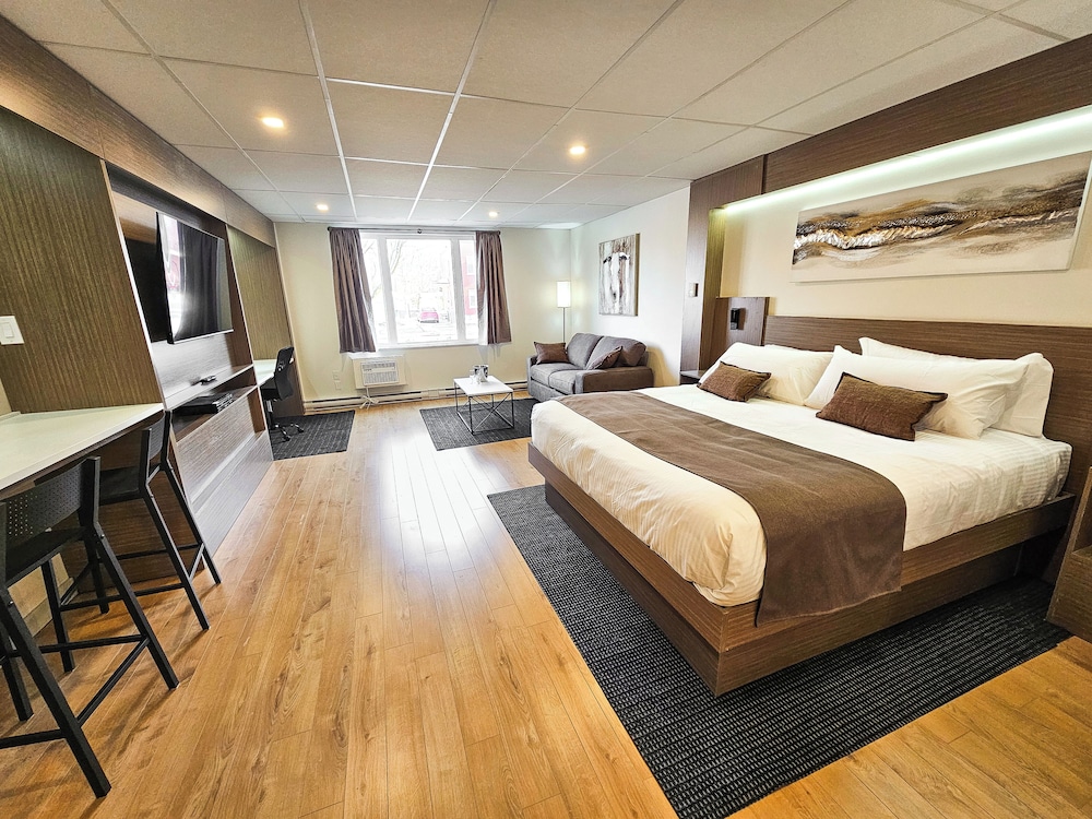 DELUXE, STUDIO, KING BED, SOFA