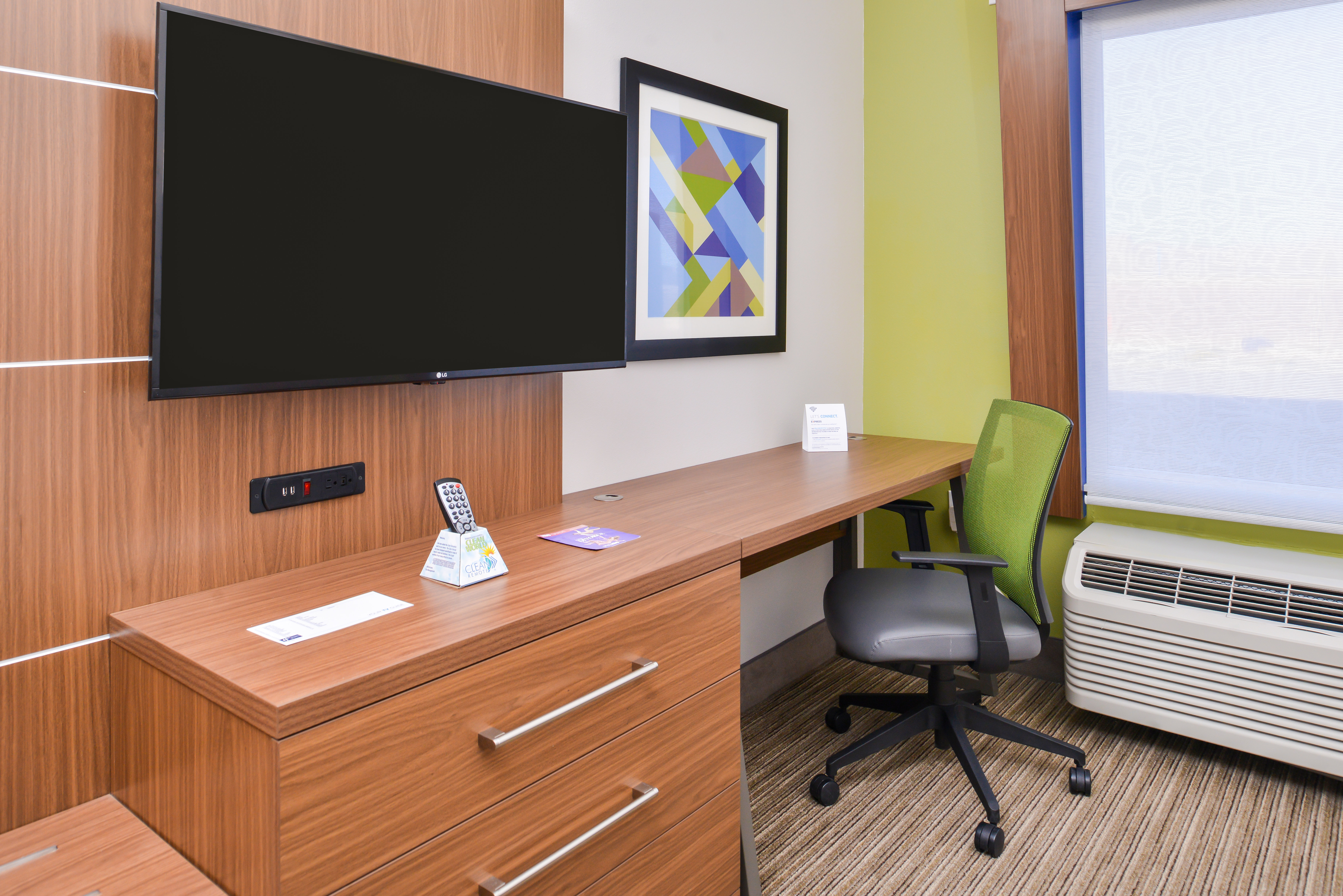 HOLIDAY INN EXPRESS & SUITES VAN HORN 52/65