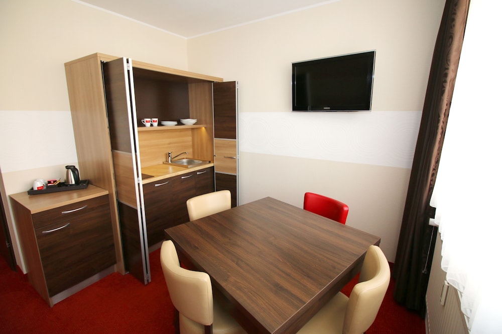 home Hotel 27/40