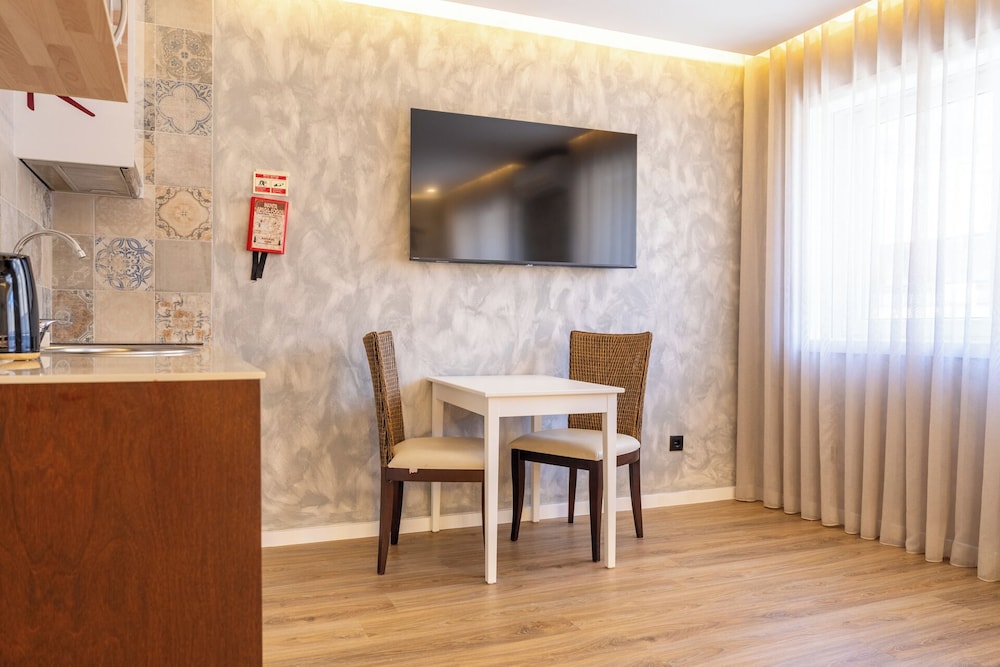 Lounge Inn 40/50