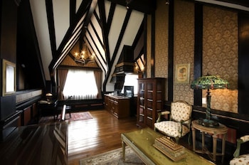 The Old England Manor 38/61