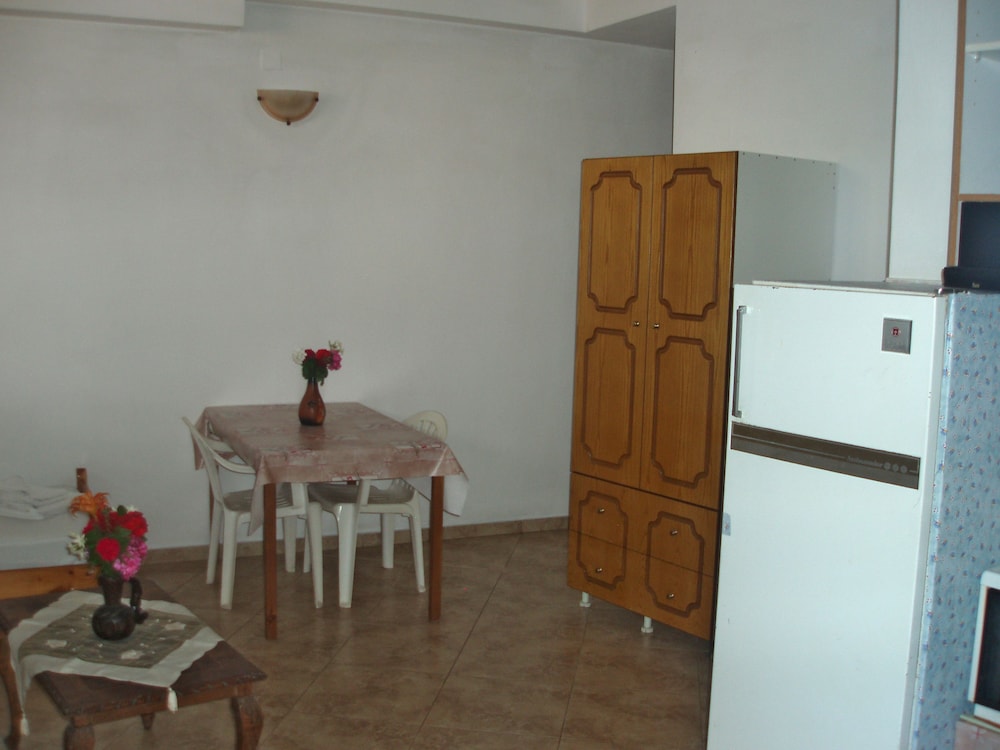 Hellen Studios 6/37