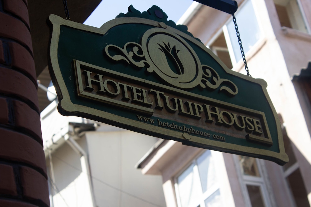 Tulip House 6/73