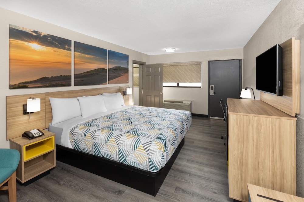 1 BEDROOM, SUITE, MULTIPLE BEDS