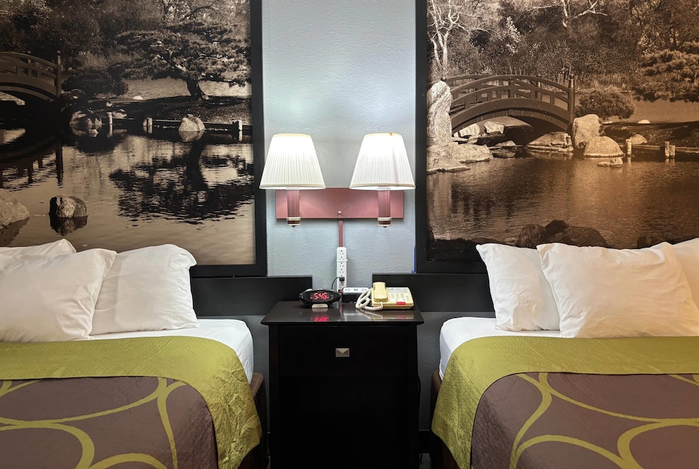 Super 8 by Wyndham Chenoa 20/34