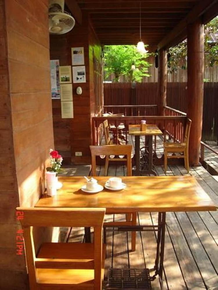 RIVERHOUSE HOTEL 64/71