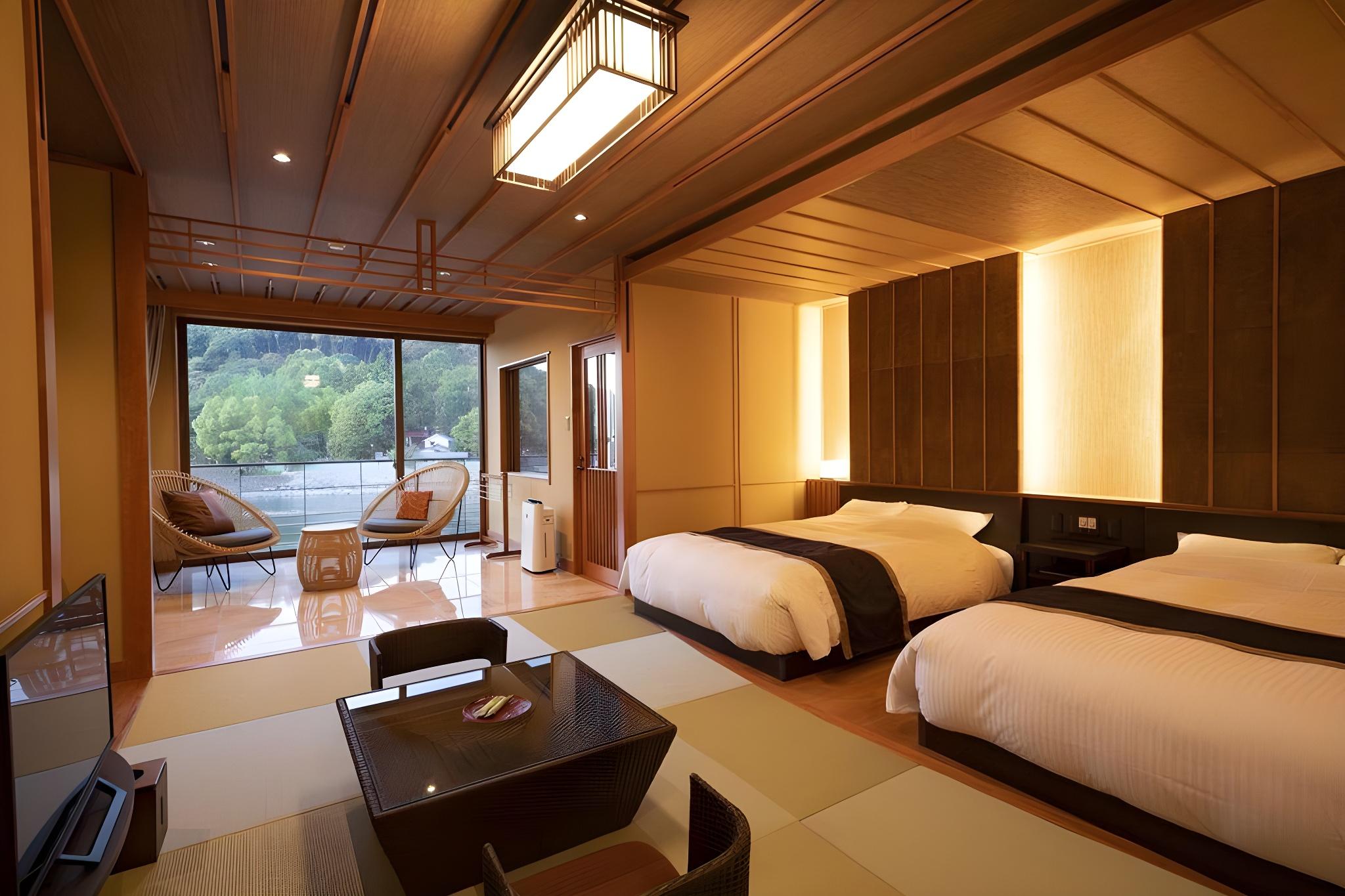 Luxury, Twin Beds
