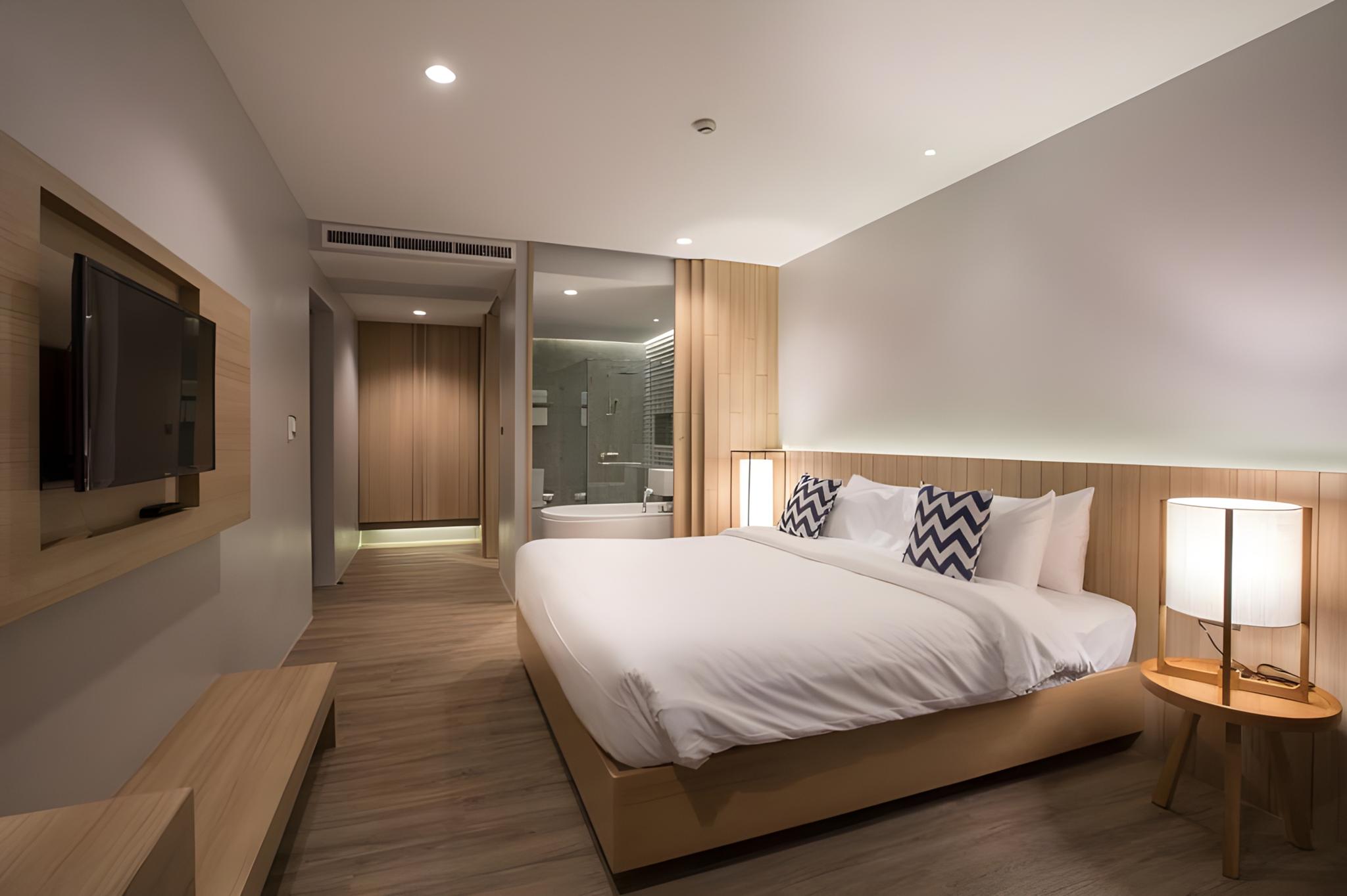 Suite, King and Twin Beds, Pool Access