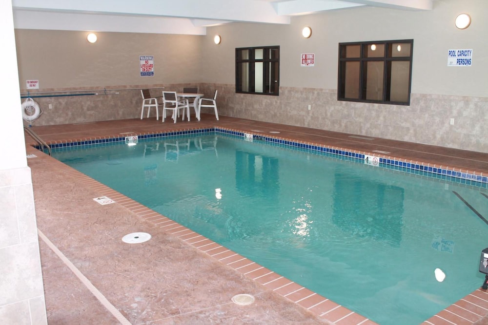Brookstone Lodge Suites 20/43