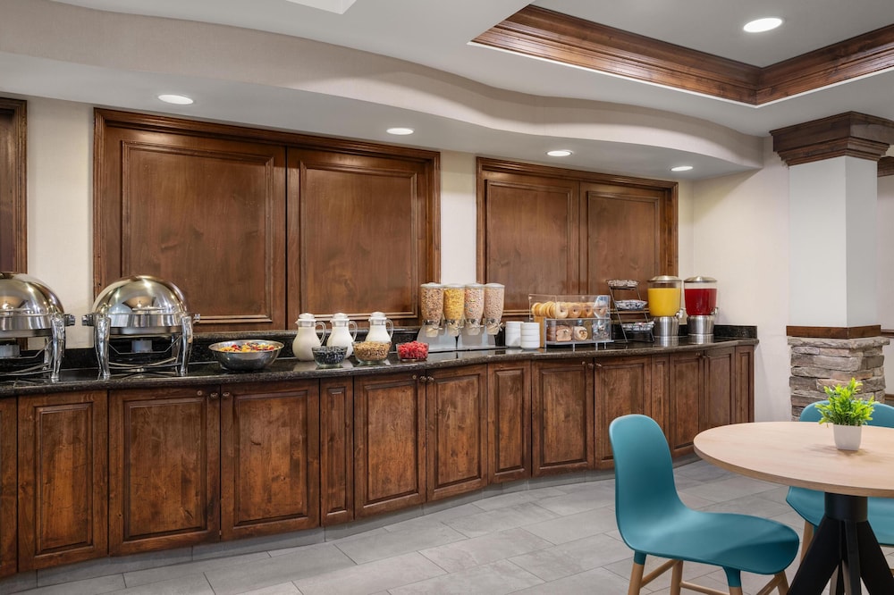 Hyatt House Fishkill Poughkeepsie 44/64