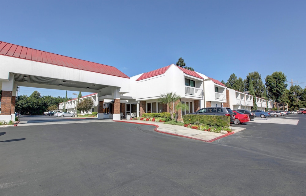 Motel6 Santa Ana, CA - Irvine - Orange County Airport in SANTA ANA - CA