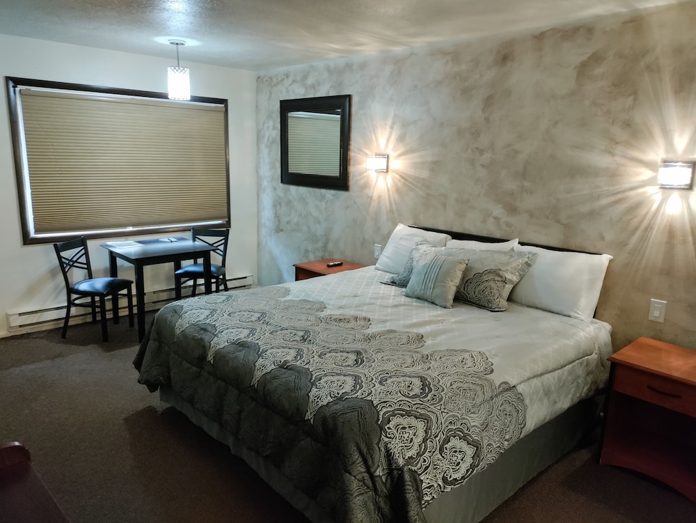 High Desert Inn 7/52