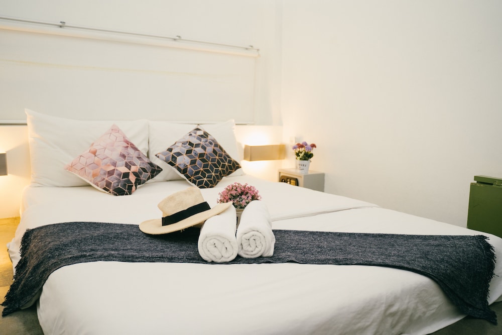 HQ HOSTEL SILOM 16/49