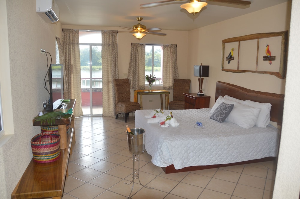 LAMANAI LANDINGS HOTEL AND MARINA 22/76