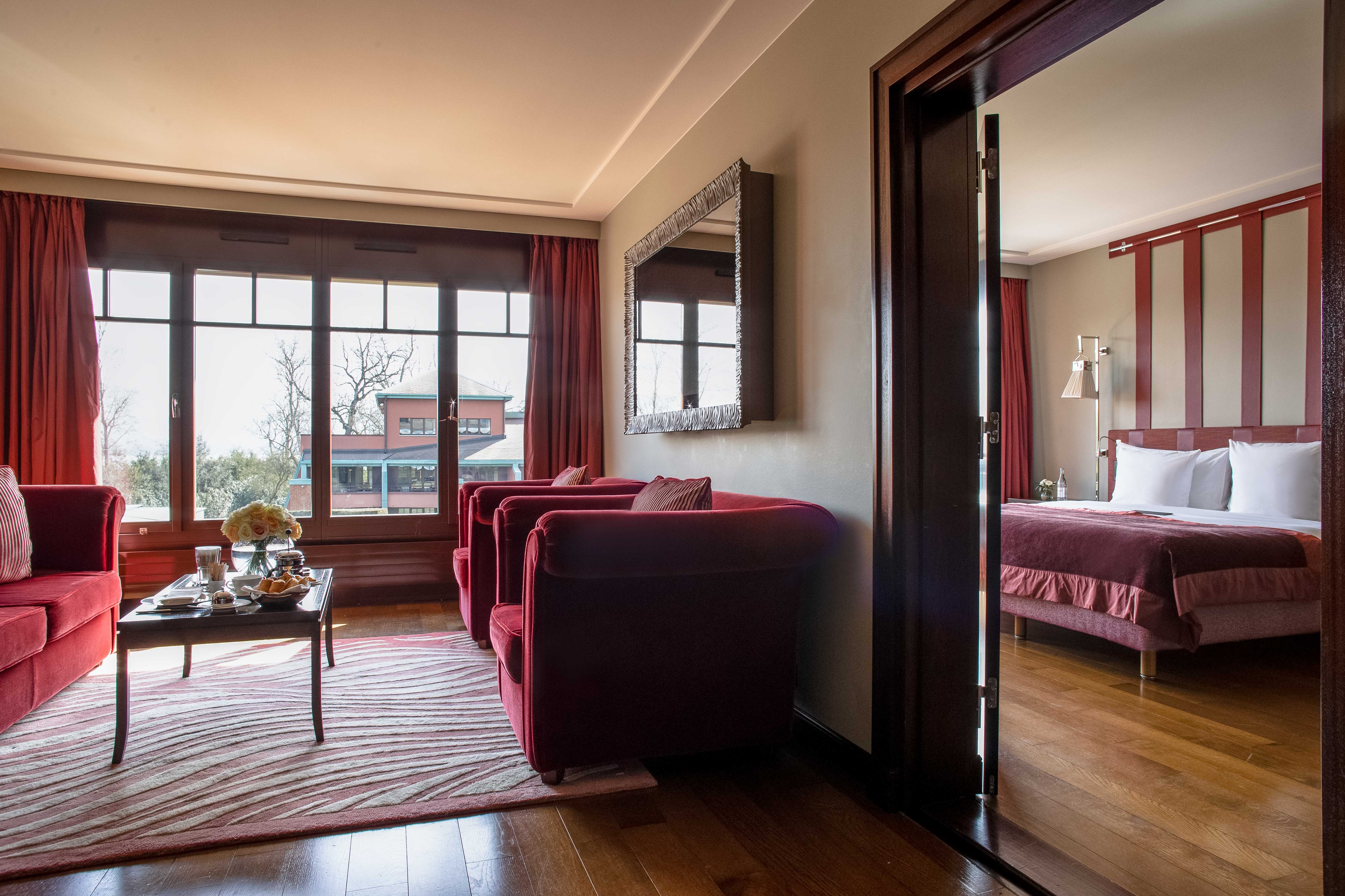 EXECUTIVE, SUITE, KING BED