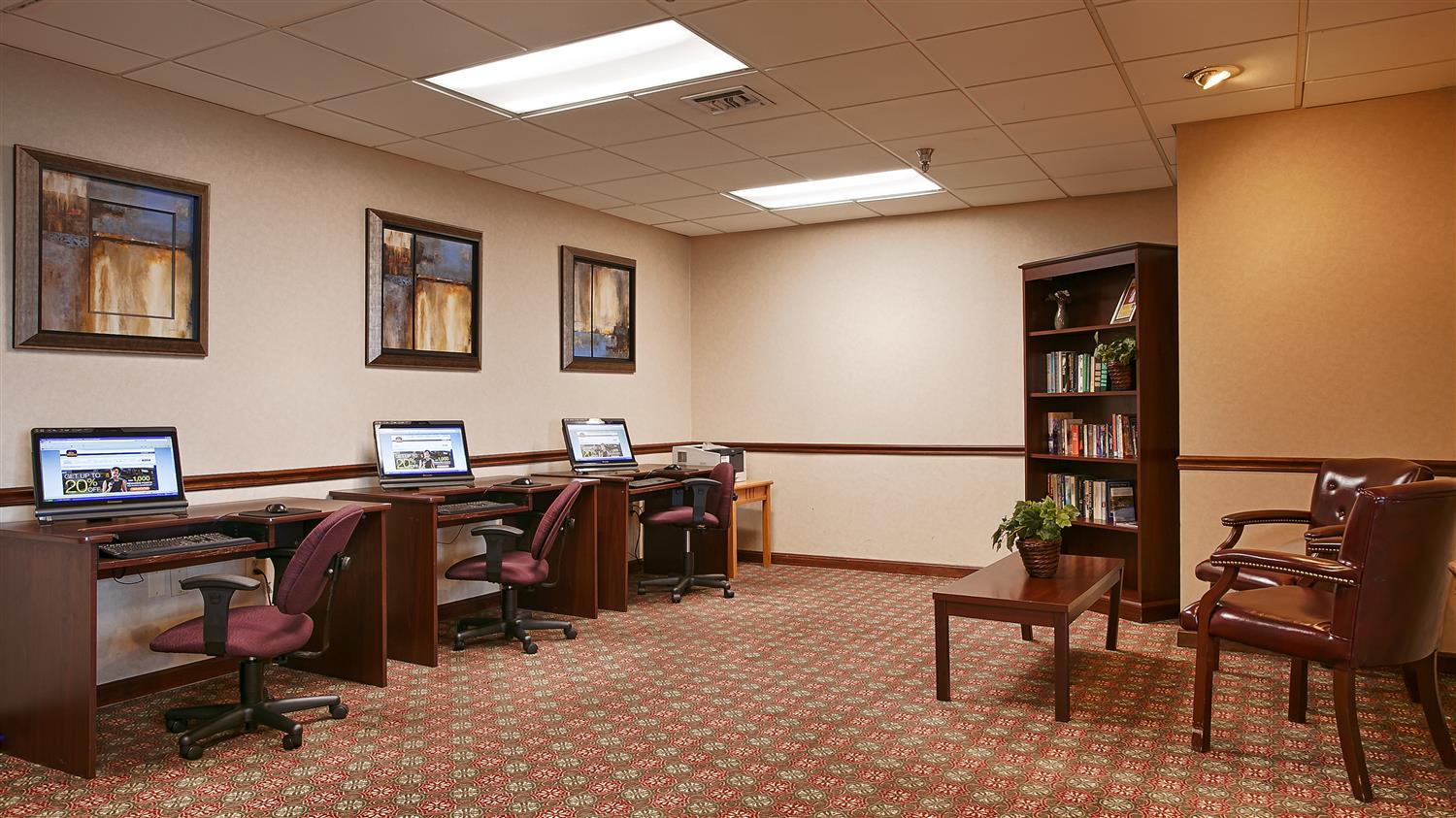 Best Western Plus Hotel & Conference Center 44/46
