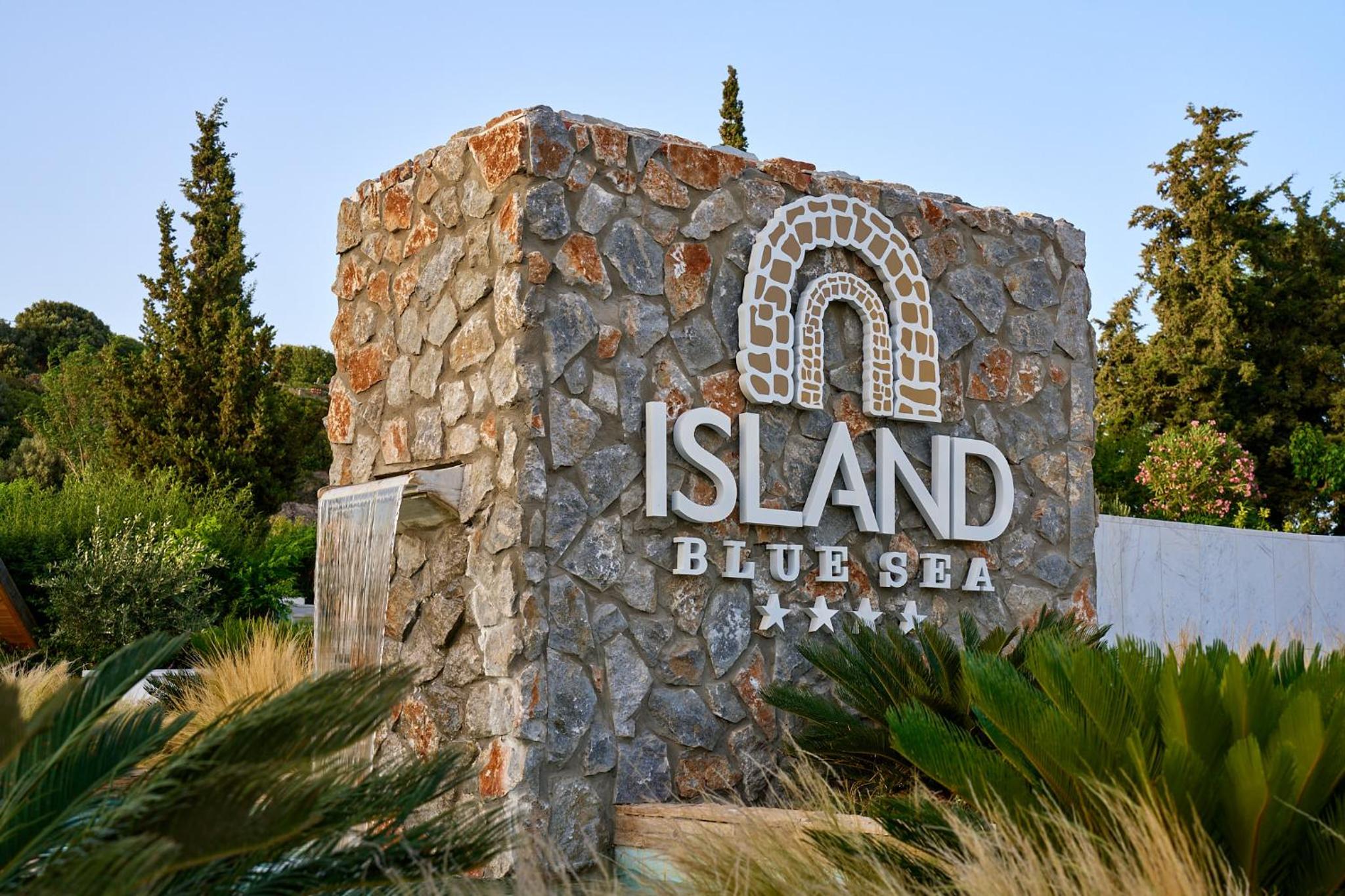 Blue Sea Island 12/69