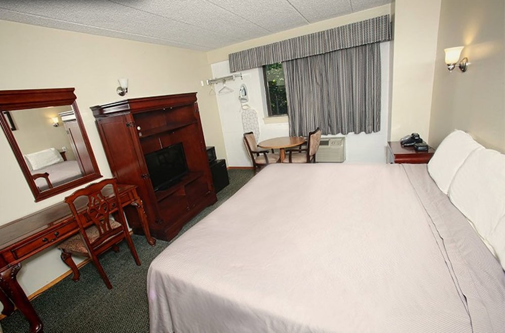 Meadowbrook Motor Lodge 10/16