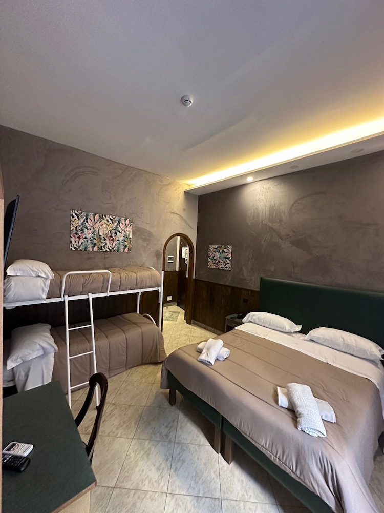 Smart station hotel 7/16