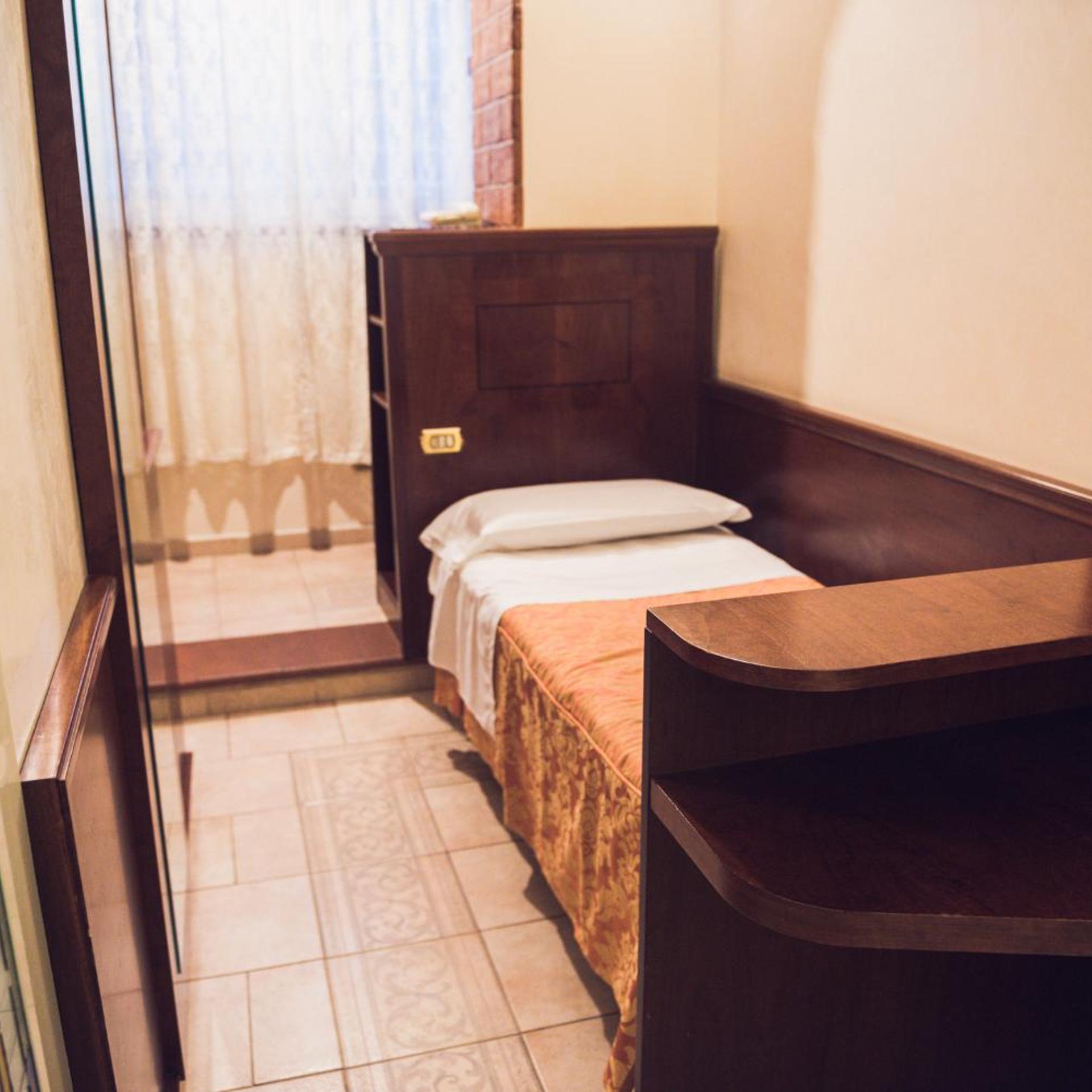 Room, Single