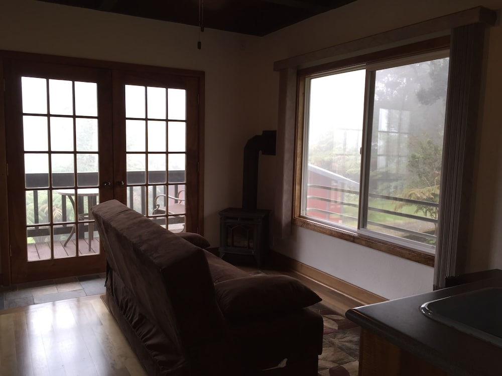 Volcano Acres Ranch Bed and Breakfast 48/75