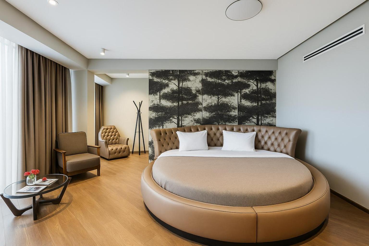 Room, Round Bed
