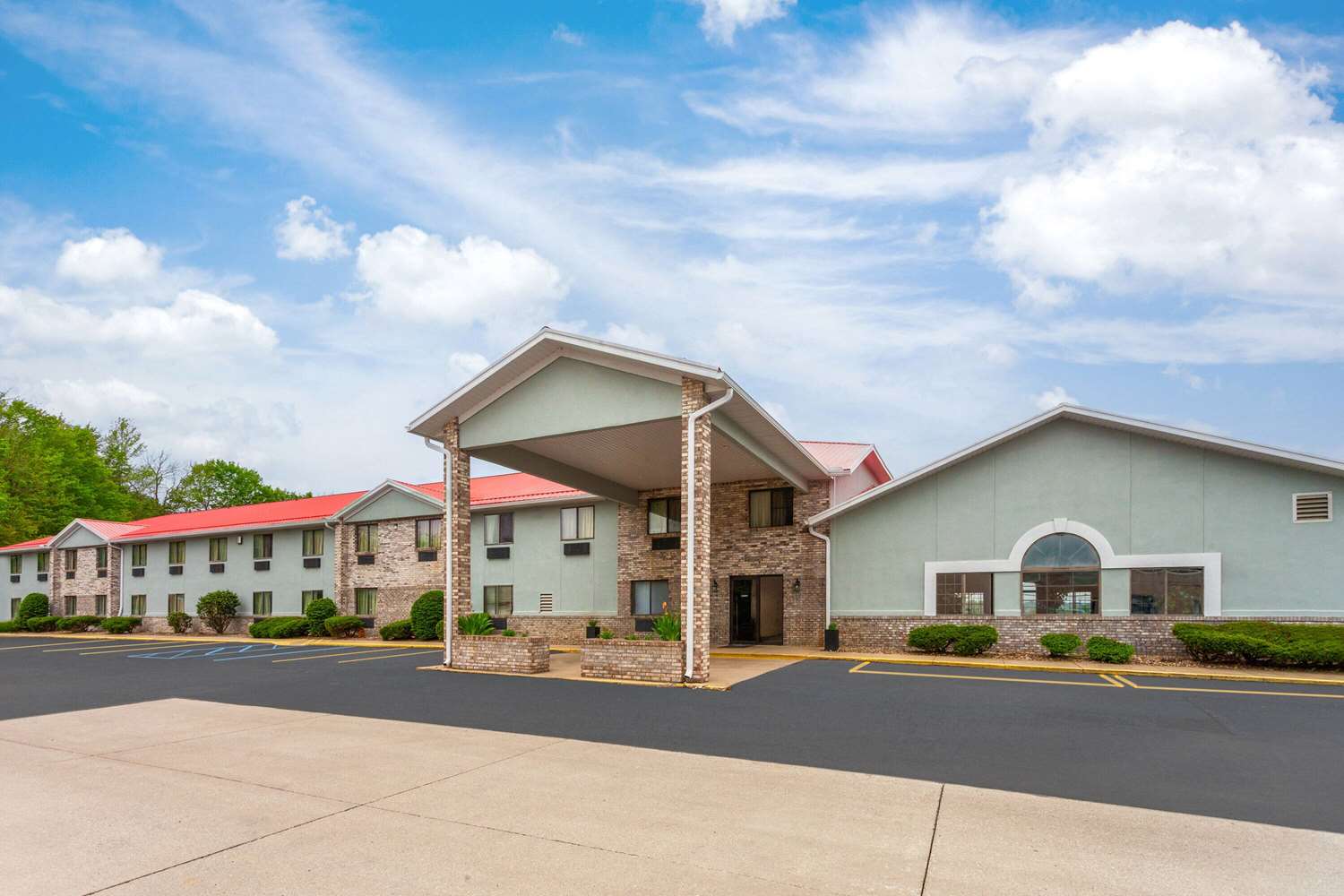 Super 8 by Wyndham Mt. Vernon OH 2/31